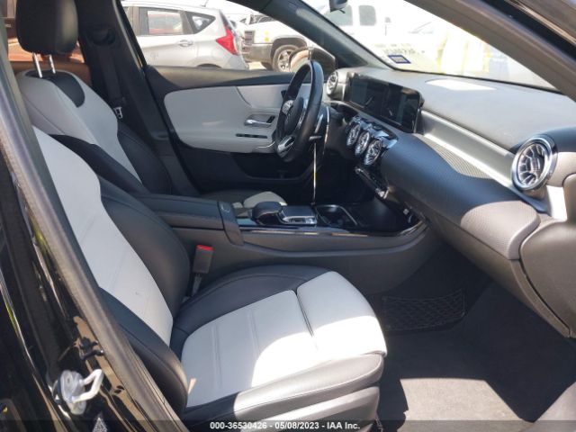 WDD3G4EB4KW010661 Mercedes-Benz A-class A 220