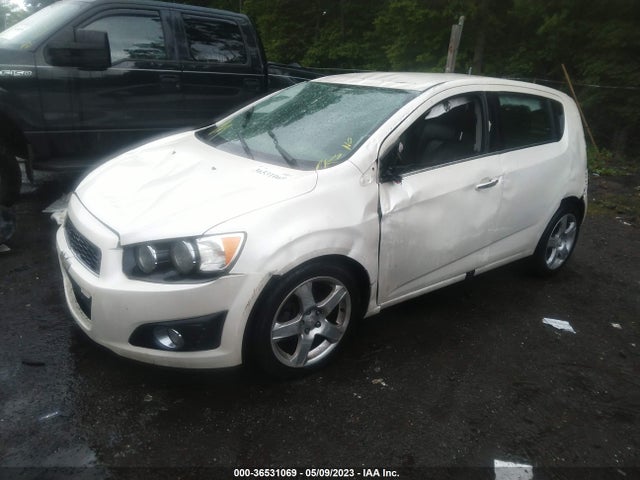 Chevrolet Sonic Ltz Auto 2015 1G1JE6SB8F4176151 Image 2