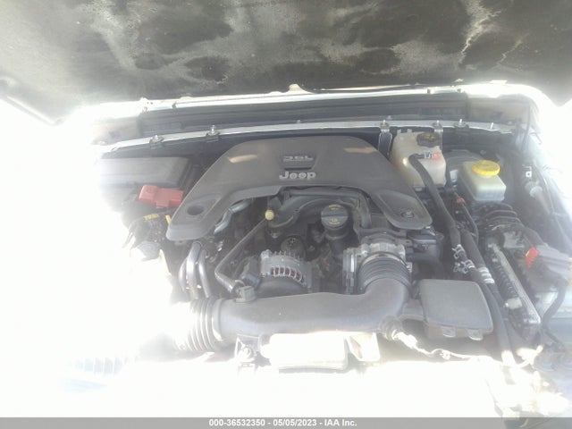 1C4HJXEG4KW674554 Jeep Wrangler Unlimited Sahara Altitude