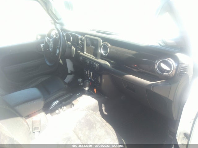 1C4HJXEG4KW674554 Jeep Wrangler Unlimited Sahara Altitude