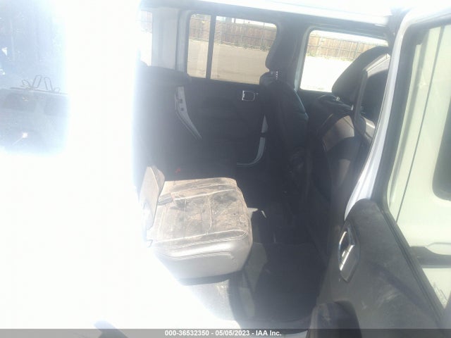 1C4HJXEG4KW674554 Jeep Wrangler Unlimited Sahara Altitude