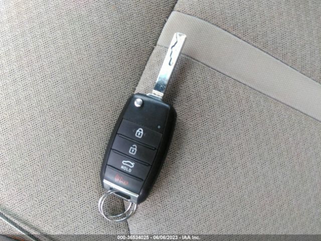 5XXGT4L30GG037156 KIA Optima Lx