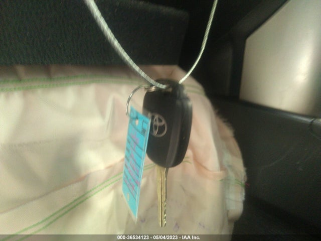 Toyota RAV4 LE 2018 JTMZFREV0JJ748239 Image 3