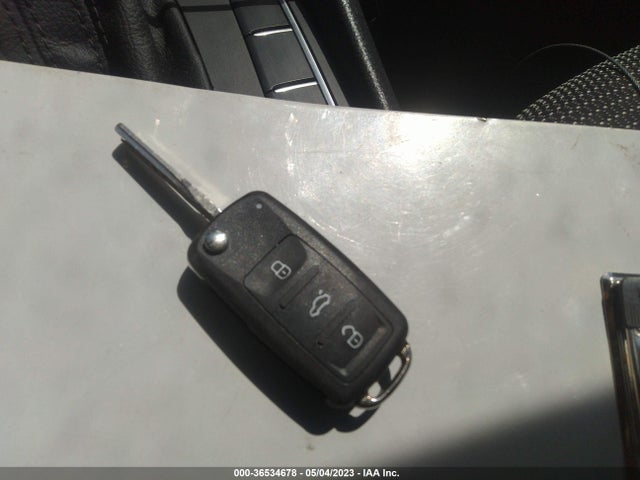 1VWAT7A3XHC008059 Volkswagen Passat 1.8t S