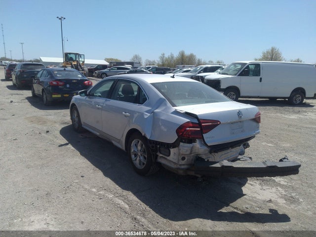 1VWAT7A3XHC008059 Volkswagen Passat 1.8t S
