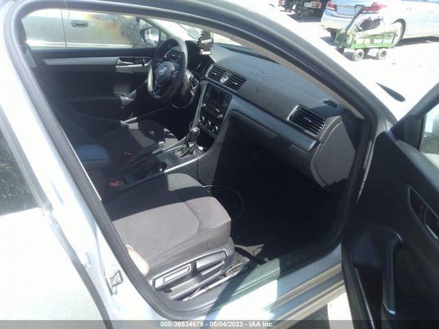 1VWAT7A3XHC008059 Volkswagen Passat 1.8t S
