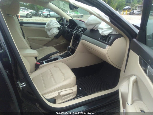 1VWLA7A36KC010655 Volkswagen Passat 2.0t Wolfsburg Edition