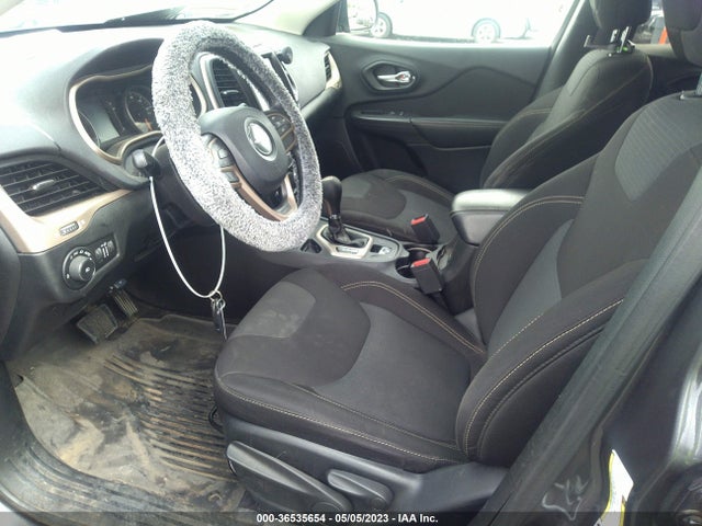 1C4PJLCB4HW560221 Jeep Cherokee Latitude