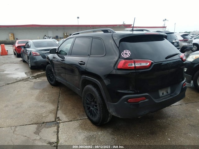 1C4PJLCB0JD574067 Jeep Cherokee Latitude
