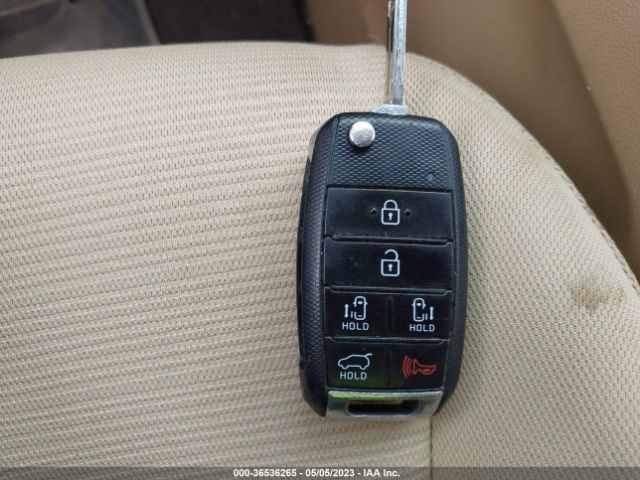 KNDMB5C10F6036273 KIA SEDONA LX