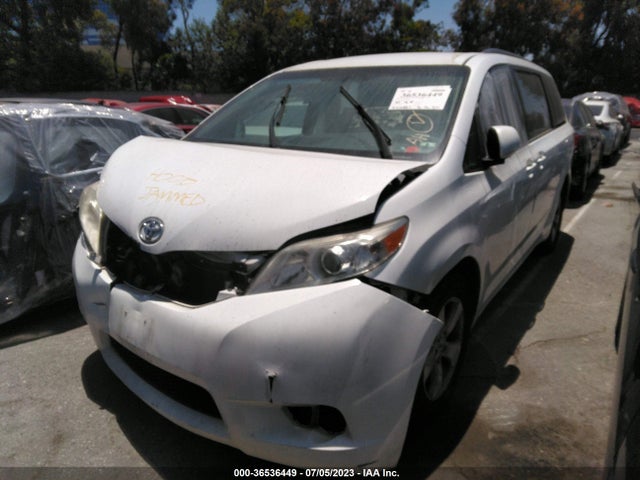 Toyota SIENNA LE 2015 5TDKK3DC4FS639870 Image 2