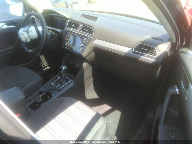 3VV1B7AX6NM150929 Volkswagen TIGUAN S