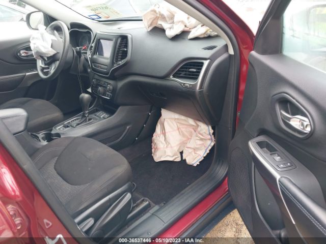 1C4PJLCB6KD153469 Jeep Cherokee Latitude