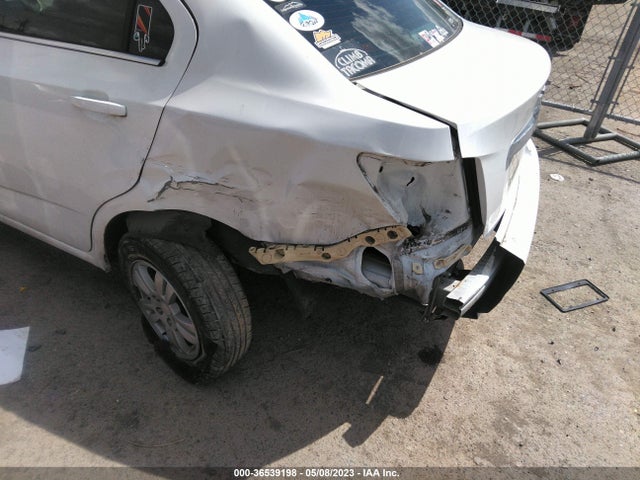 Chevrolet SONIC LT 2014 1G1JC5SB9E4147479 Image 6