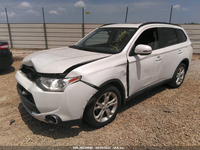 JA4AZ3A34FZ000540 Mitsubishi Outlander Se