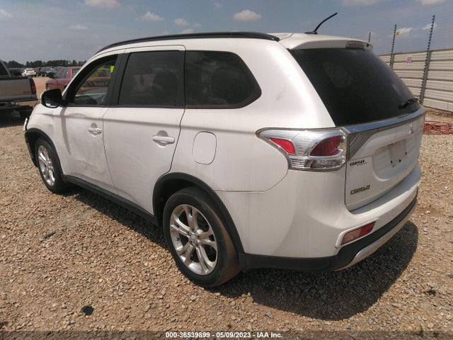 JA4AZ3A34FZ000540 Mitsubishi Outlander Se