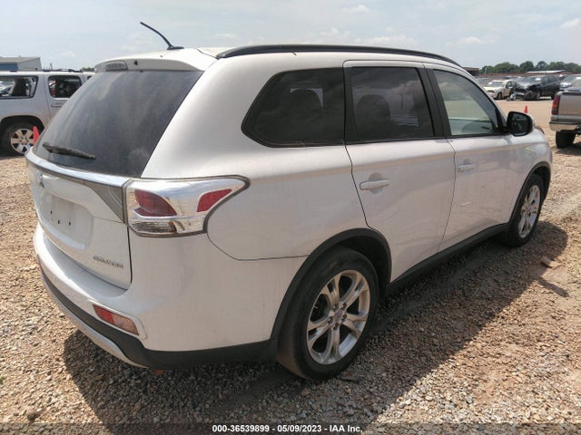 JA4AZ3A34FZ000540 Mitsubishi Outlander Se