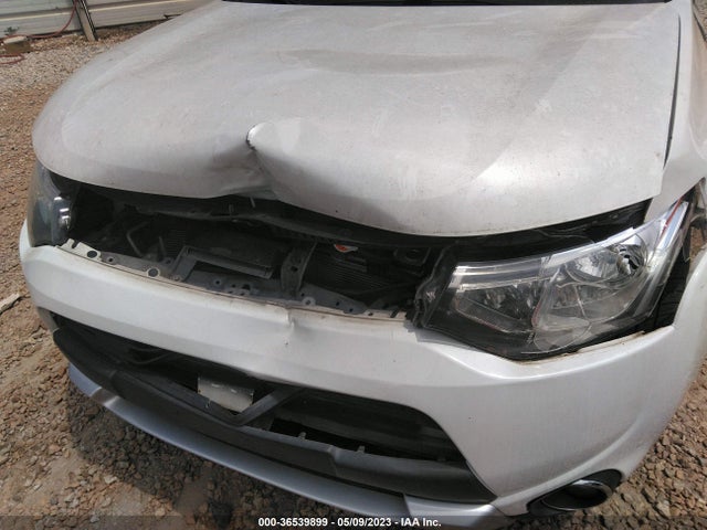 JA4AZ3A34FZ000540 Mitsubishi Outlander Se