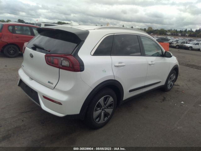 KNDCB3LC1K5305706 KIA NIRO LX