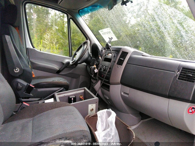 2011 MERCEDES-BENZ SPRINTER CARGO VANS VIN: WD3PE7CC6B5588422