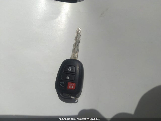 Toyota Rav4 Xle 2017 2T3RFREV7HW633200 Image 11