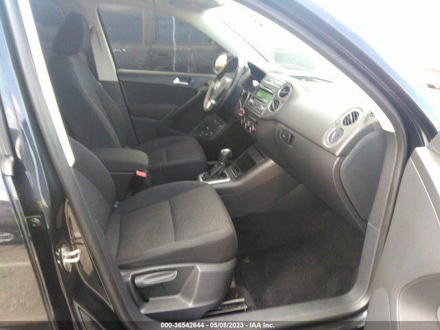 WVGAV3AX0EW525952 Volkswagen TIGUAN S