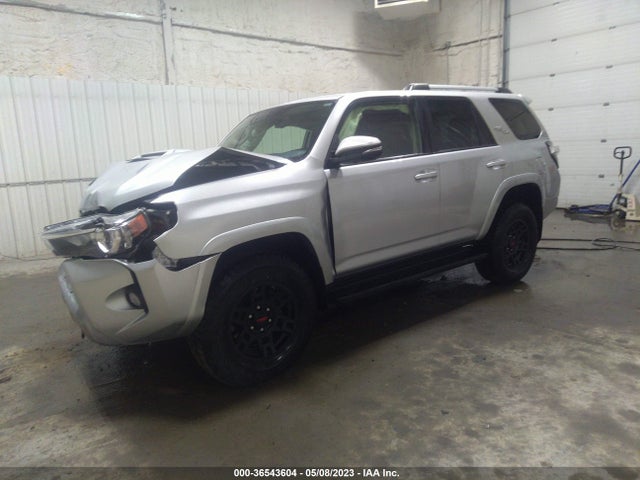 Toyota 4RUNNER SR5 2018 JTEBU5JR2J5556558 Image 2