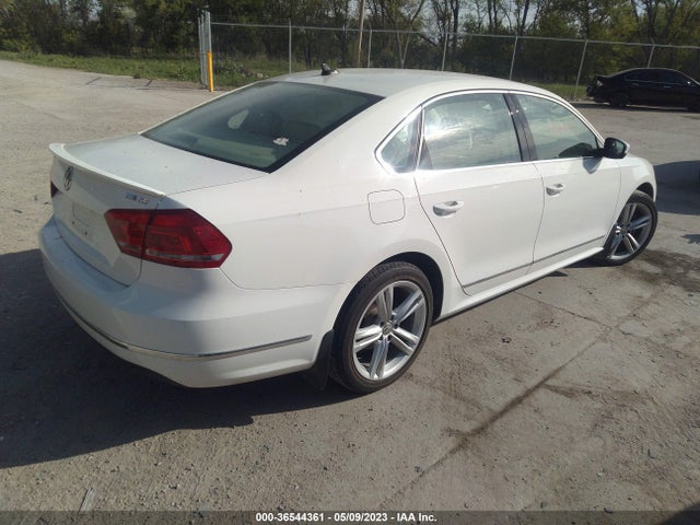 1VWBS7A35FC010029 Volkswagen Passat 1.8t Se W/sunroof & Nav