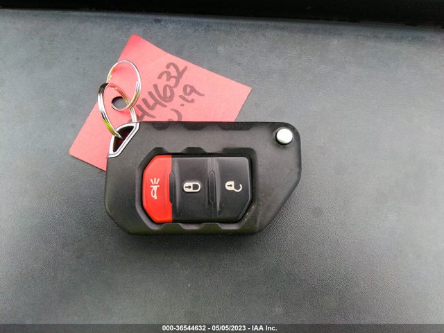 1C4HJXDG4JW239923 Jeep Wrangler Unlimited Sport S