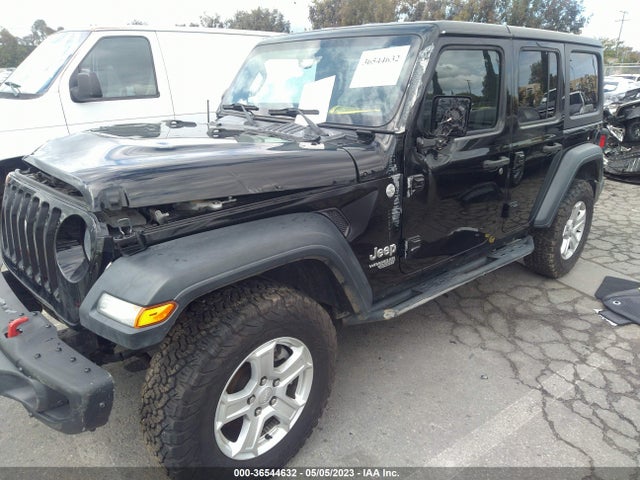 1C4HJXDG4JW239923 Jeep Wrangler Unlimited Sport S