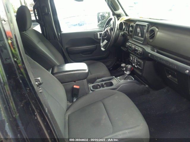 1C4HJXDG4JW239923 Jeep Wrangler Unlimited Sport S