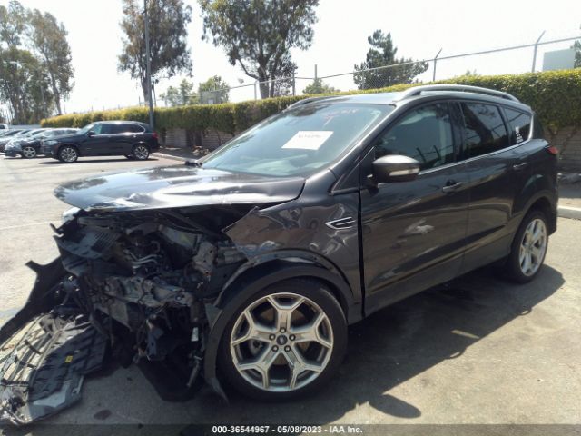 1FMCU0J95JUD59977 Ford Escape Titanium