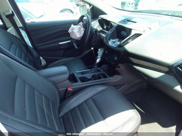 1FMCU0J95JUD59977 Ford Escape Titanium