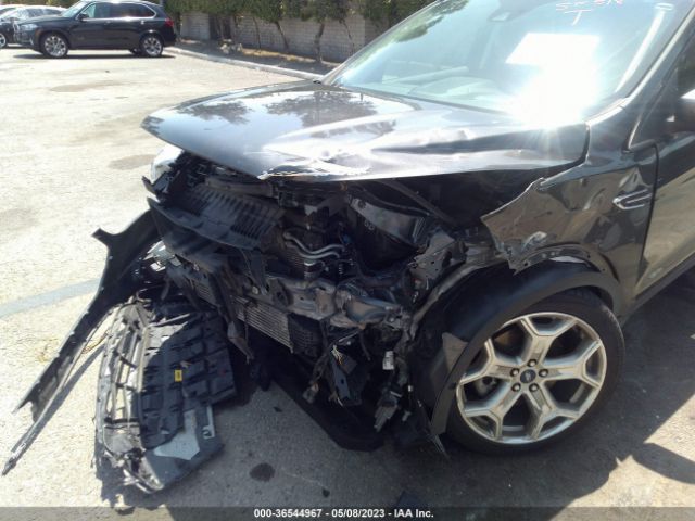 1FMCU0J95JUD59977 Ford Escape Titanium