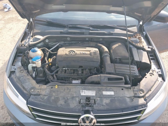 3VWD17AJXFM427977 Volkswagen Jetta Sedan 1.8t Sport