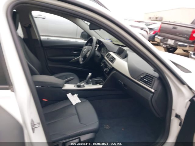 WBA8E1G51HNU13276 BMW 3 Series 320i