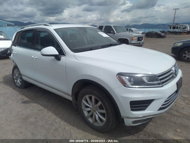 2015 Volkswagen Touareg, VIN: WVGEP9BP2FD002278