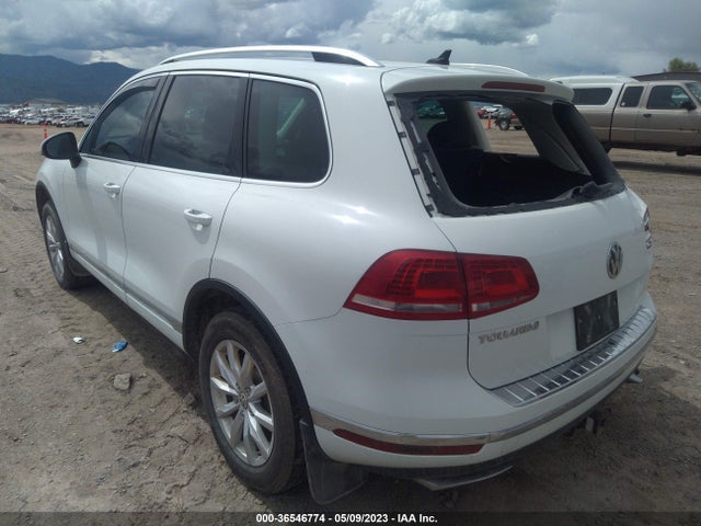 2015 Volkswagen Touareg, VIN: WVGEP9BP2FD002278