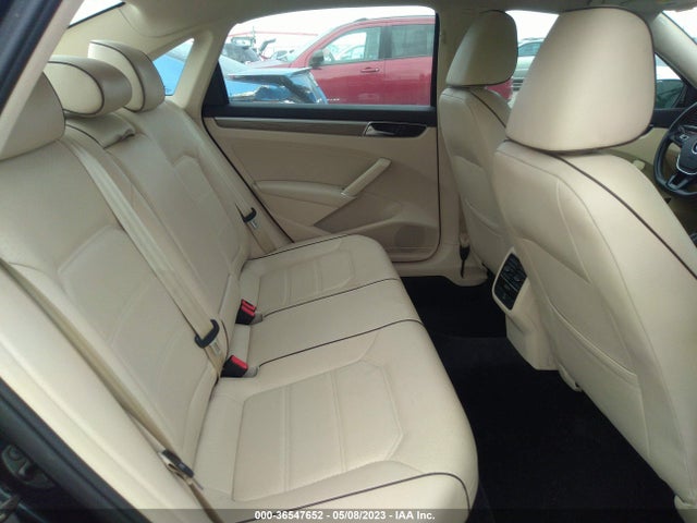 1VWBT7A37HC008797 Volkswagen Passat 1.8t Se