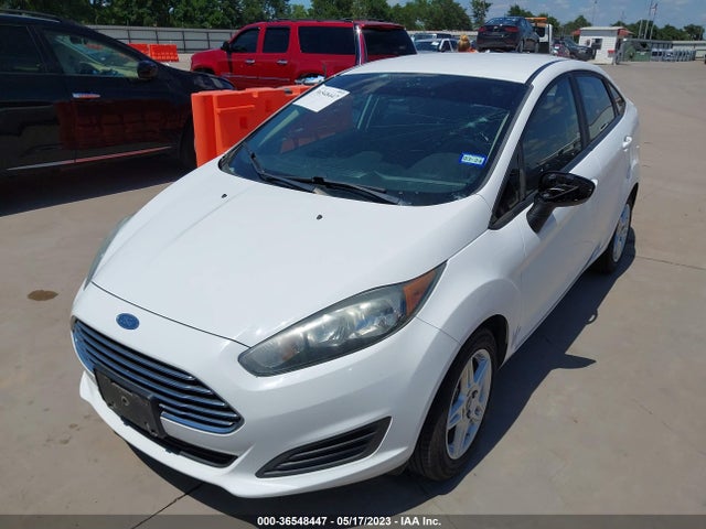 Ford FIESTA SE 2018 3FADP4BJXJM111931 Image 2