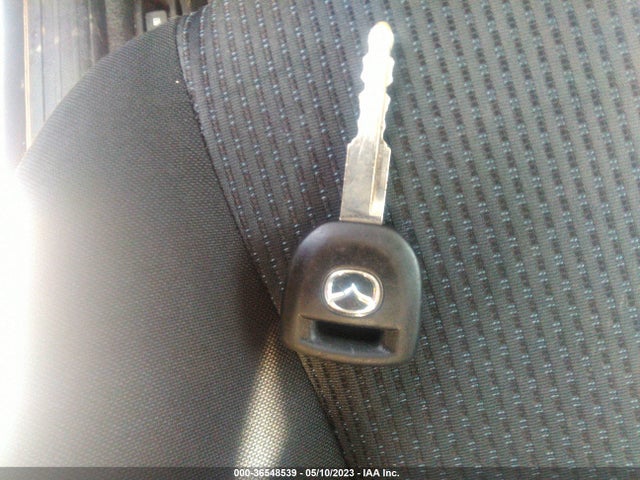2011 MAZDA MAZDA3 I SPORT VIN: JM1BL1UG4B1380650