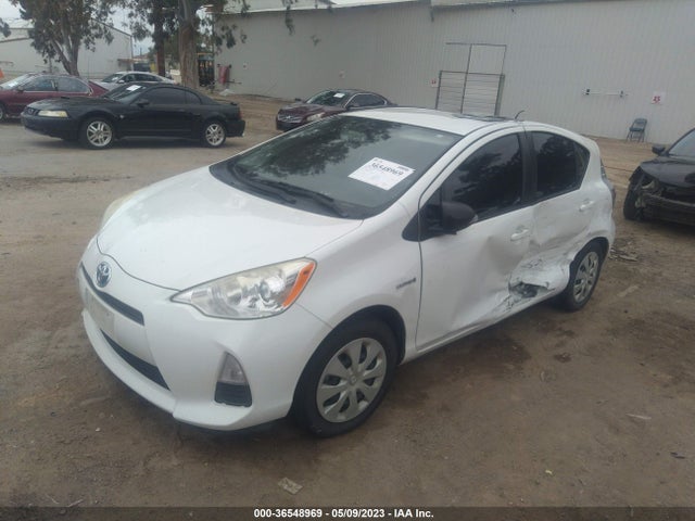 Toyota Prius C One/three/two/four 2014 JTDKDTB3XE1567775 Image 2