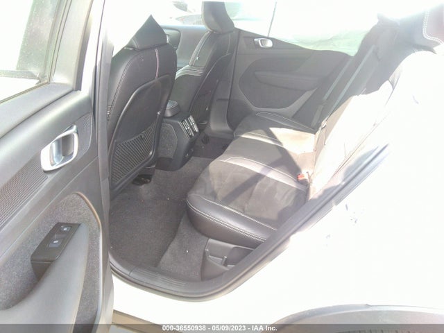 2021 Volvo XC40, VIN: YV4ED3URXM2586511