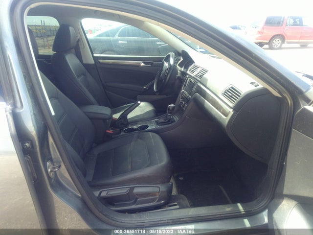 1VWBT7A37HC026829 Volkswagen Passat 1.8t Se