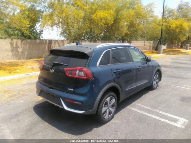 KNDCB3LC3J5157590 KIA NIRO LX