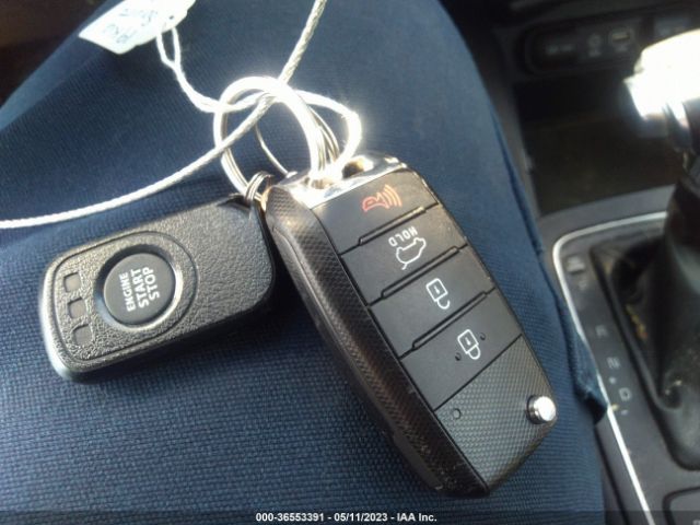 5XYPGDA32KG435366 KIA SORENTO LX