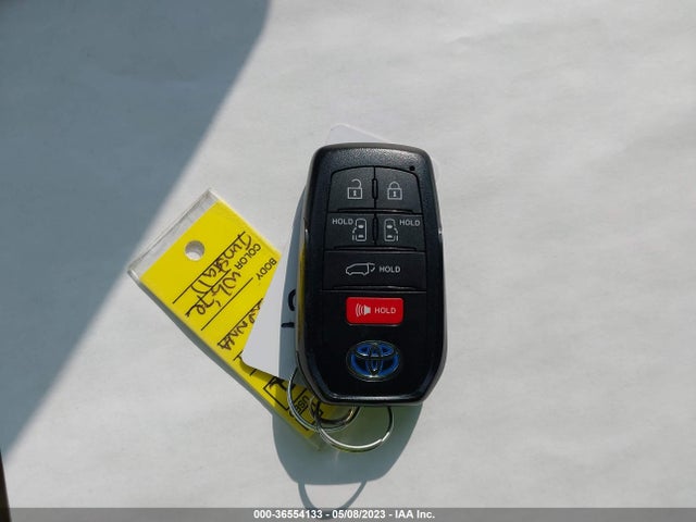 2023 TOYOTA SIENNA XLE VIN: 5TDYRKEC1PS141903
