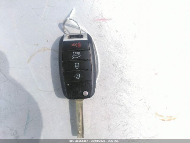 5XYPGDA57GG060275 KIA SORENTO LX