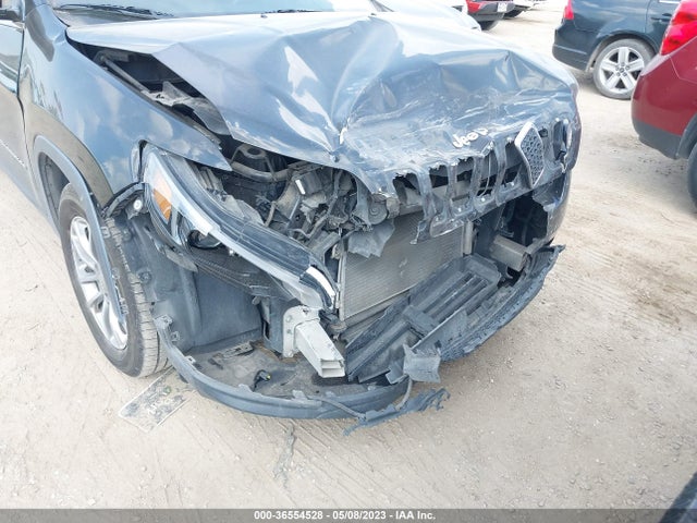 Jeep Cherokee Latitude Plus 2019 1C4PJLLB1KD145683 Image 6