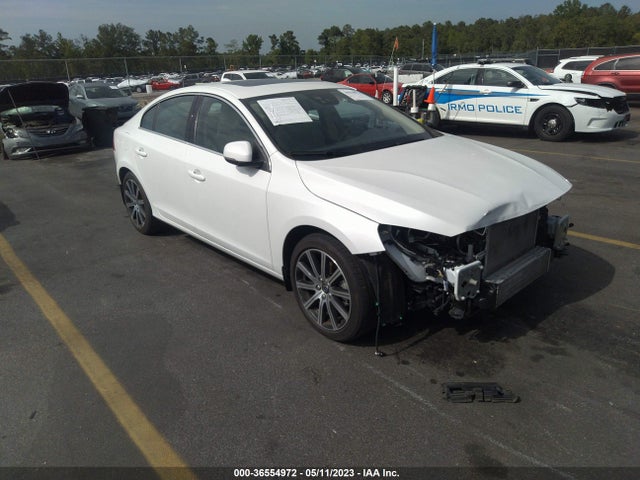 2018 Volvo S60, VIN: LYV402HM2JB158946